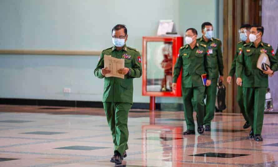 Theo một tuy&ecirc;n bố tr&ecirc;n đ&agrave;i truyền h&igrave;nh Myawaddy TV thuộc sở hữu của qu&acirc;n đội Myanmar, tr&iacute;ch dẫn một phần của hiến ph&aacute;p do qu&acirc;n đội soạn thảo, tuy&ecirc;n bố rằng, hiến ph&aacute;p cho ph&eacute;p qu&acirc;n đội nắm quyền kiểm so&aacute;t trong trường hợp khẩn cấp quốc gia.