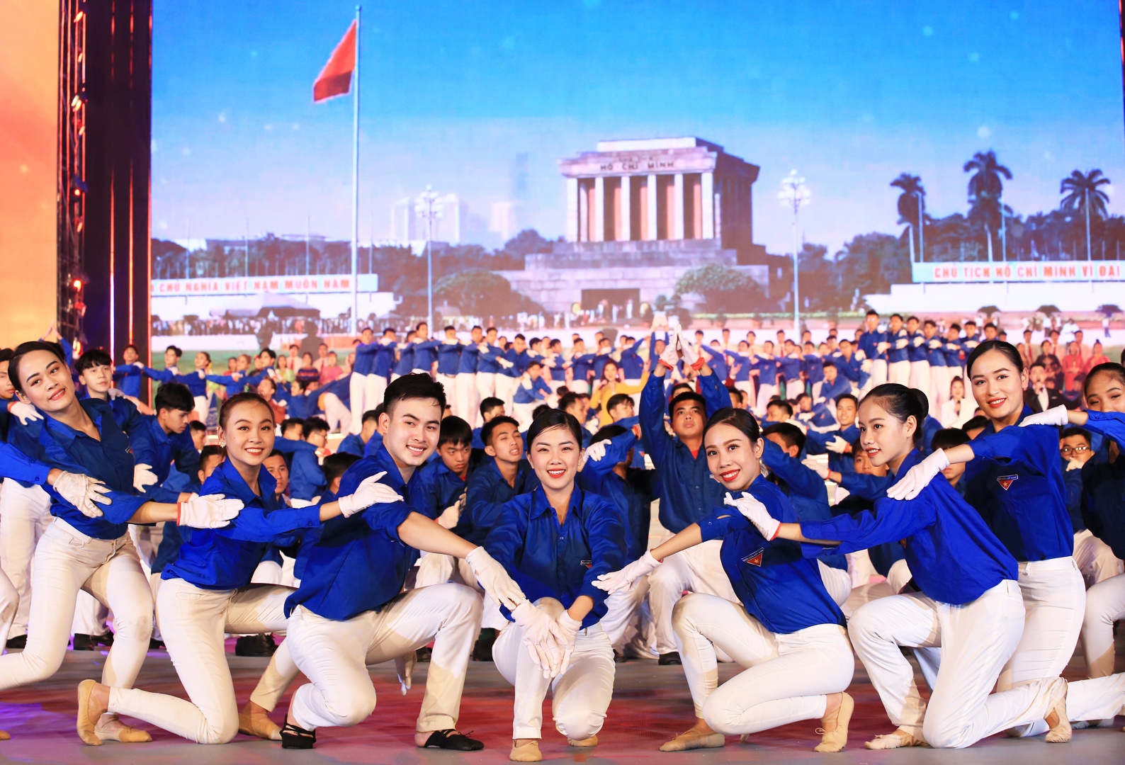 Sức trẻ của thanh ni&ecirc;n Việt Nam tr&agrave;n đầy, s&ocirc;i nổi trong chương 3 "Th&ecirc;nh thang tr&ecirc;n đường mới&rdquo;