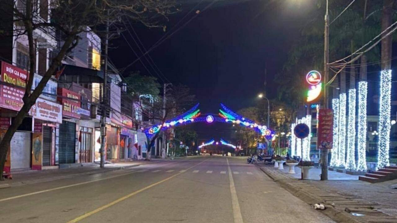 Đường phố trên địa bàn Tx Đông Triều vắng lặng do các chốt kiểm dịch hoạt động hiệu quả trong dịp Tết.