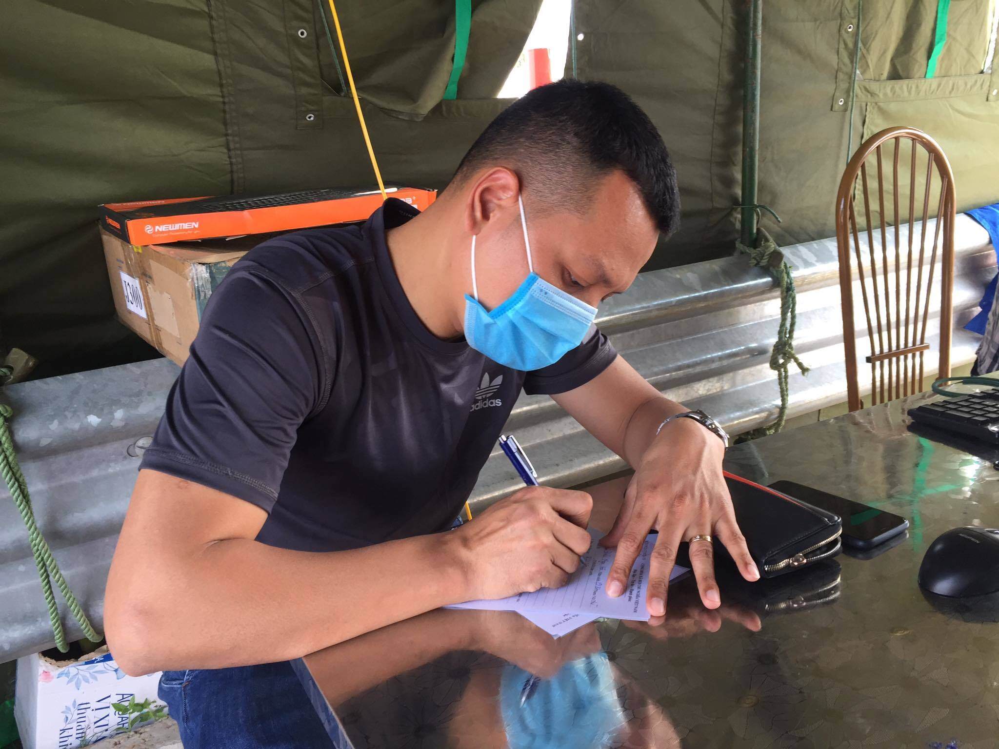 Việc khai báo y tế được mọi người dân chấp hành nghiêm túc.