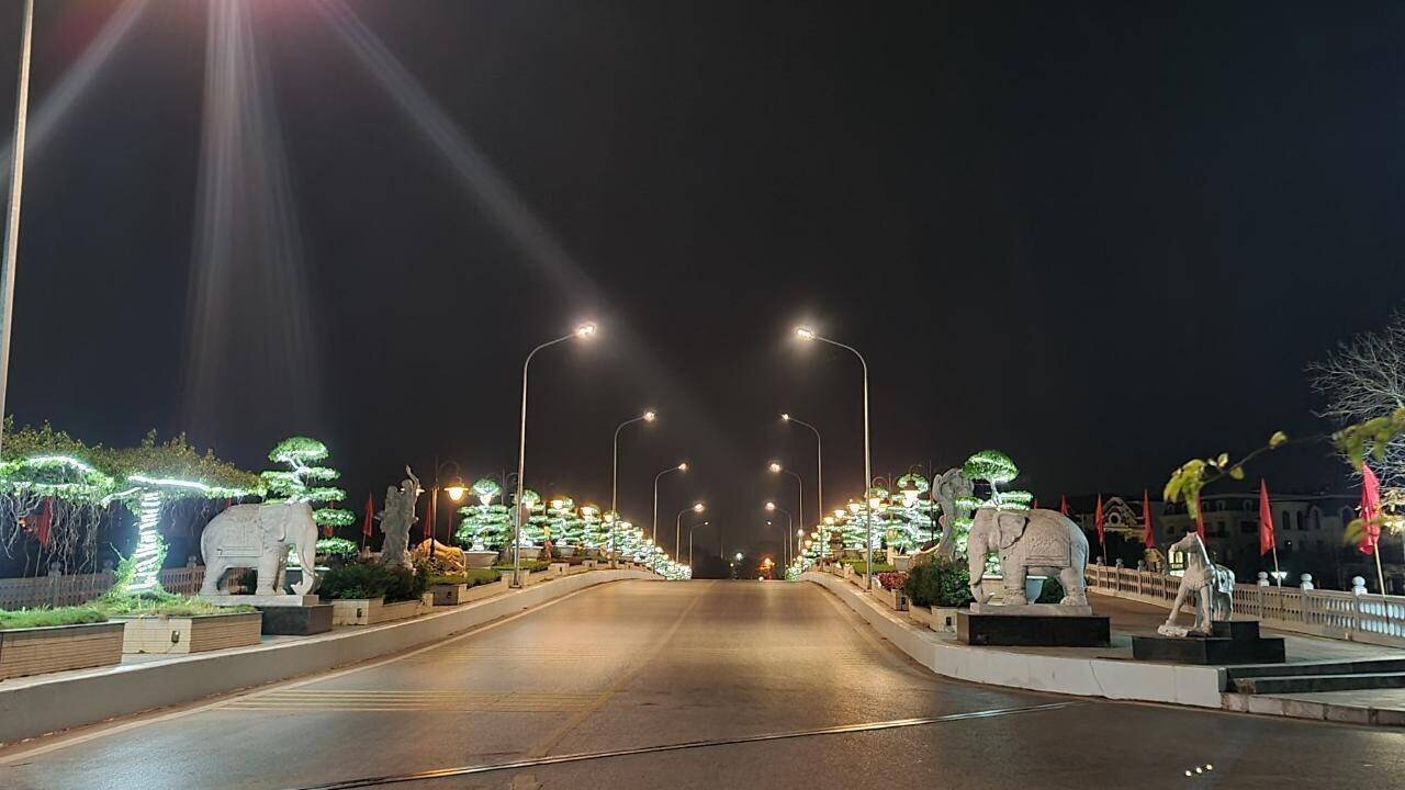 Ngay sau khi ph&aacute;t hiện ca bệnh, TP Hải Ph&ograve;ng đ&atilde; nhanh ch&oacute;ng triển khai c&aacute;c biện ph&aacute;p mạnh nhằm ph&ograve;ng chống dịch bệnh Covid-19 l&acirc;y lan trong cộng đồng v&agrave; gi&atilde;n c&aacute;ch x&atilde; hội được triển khai, người d&acirc;n được y&ecirc;u cầu kh&ocirc;ng ra khỏi nh&agrave; v&agrave;o 22h h&agrave;ng ng&agrave;y, chỉ ra khỏi nh&agrave; khi thực sự cần thiết.