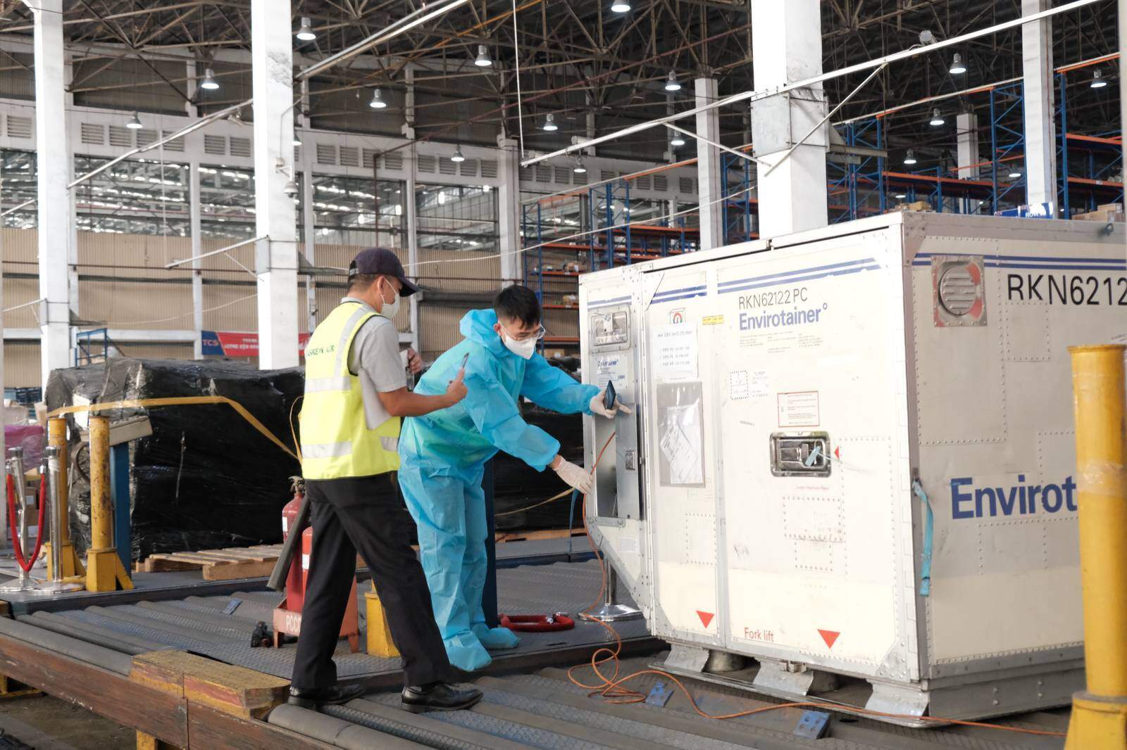 L&ocirc; h&agrave;ng được lưu trữ tại khu vực lưu trữ đặc biệt, dưới sự gi&aacute;m s&aacute;t của hệ thống camera an ninh 24/7 của TCS.