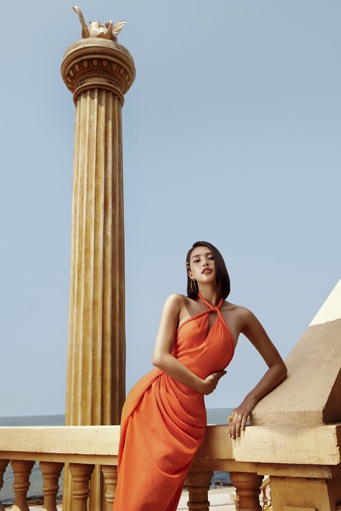 Tiểu Vy cho biết, những ng&agrave;y qua c&ocirc; thường xuy&ecirc;n tập luyện chăm chỉ v&agrave; ăn uống theo chế độ hợp l&yacute; để giữ được v&oacute;c d&aacute;ng của m&igrave;nh