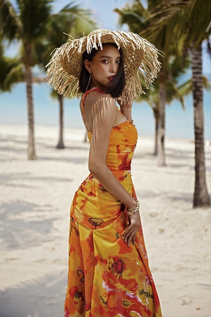 Sau khi kết th&uacute;c nhiệm kỳ hoa hậu, người đẹp xứ Quảng vẫn chăm chỉ hoạt động thời trang, thiện nguyện