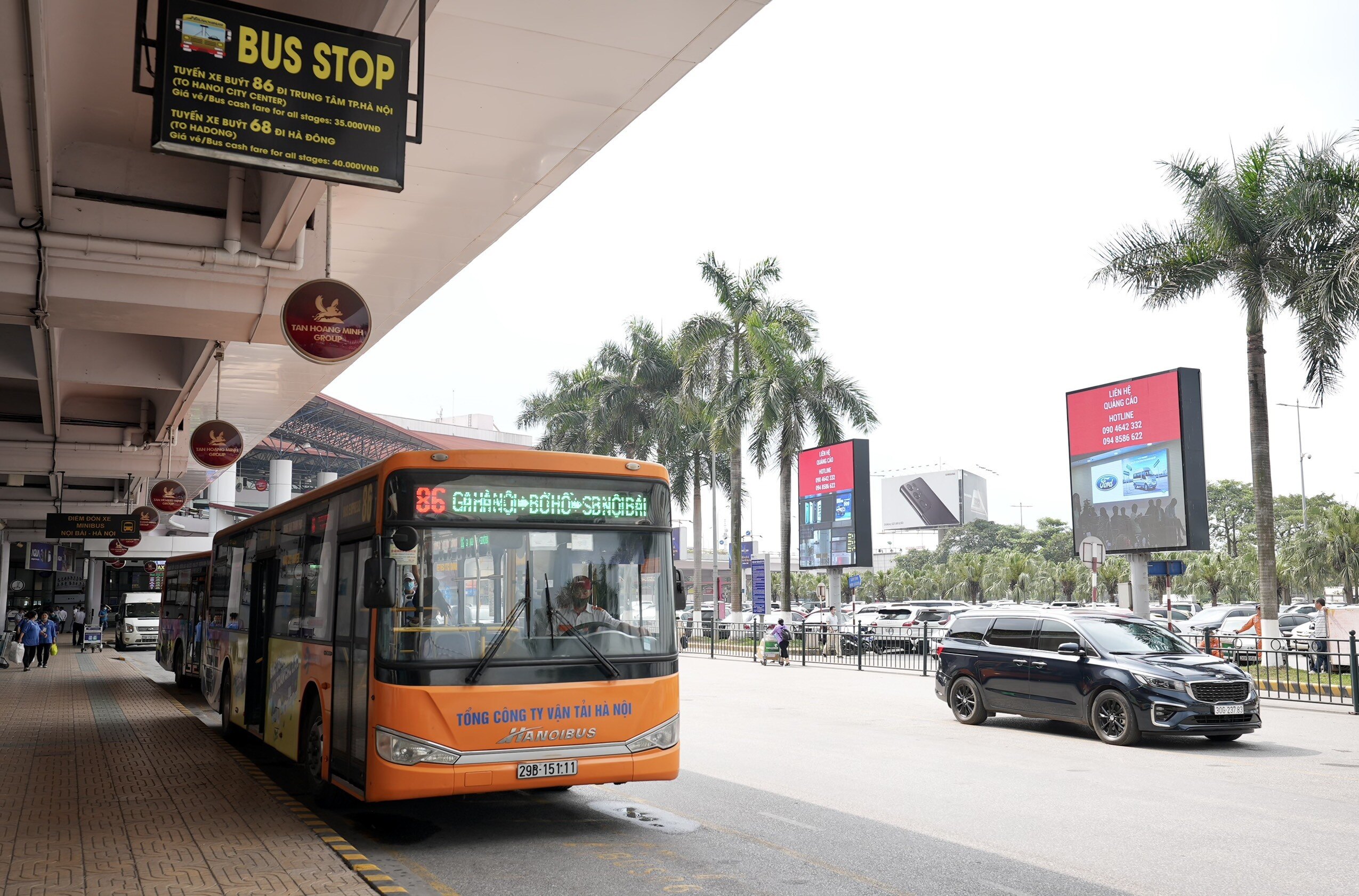 Di chuyển bằng phương tiện c&ocirc;ng cộng sẽ hạn chế &ugrave;n tắc giao th&ocirc;ng, đặc biệt v&agrave;o dịp cao điểm