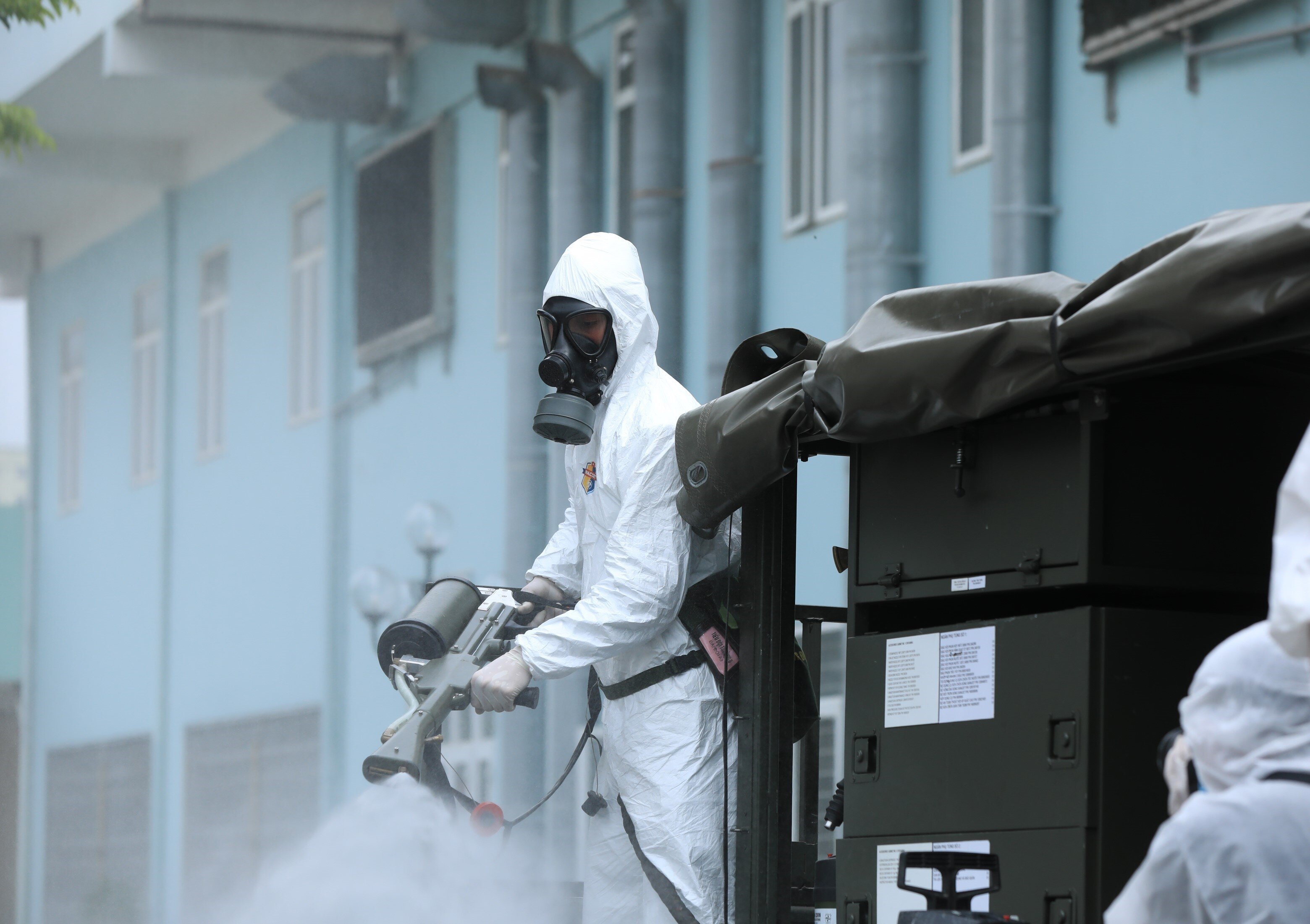 Trong qu&aacute; tr&igrave;nh thực hiện nhiệm vụ đ&atilde; bảo đảm an to&agrave;n cho lực lượng v&agrave; thực hiện c&aacute;c biện ph&aacute;p ph&ograve;ng dịch cho lực lượng ti&ecirc;u độc diệt tr&ugrave;ng.