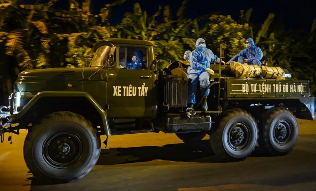 Ngo&agrave;i những  xe chuy&ecirc;n dụng để phun khử khuẩn, đơn vị c&ograve;n điều c&aacute;c xe hậu cần hỗ trợ cho c&ocirc;ng việc.