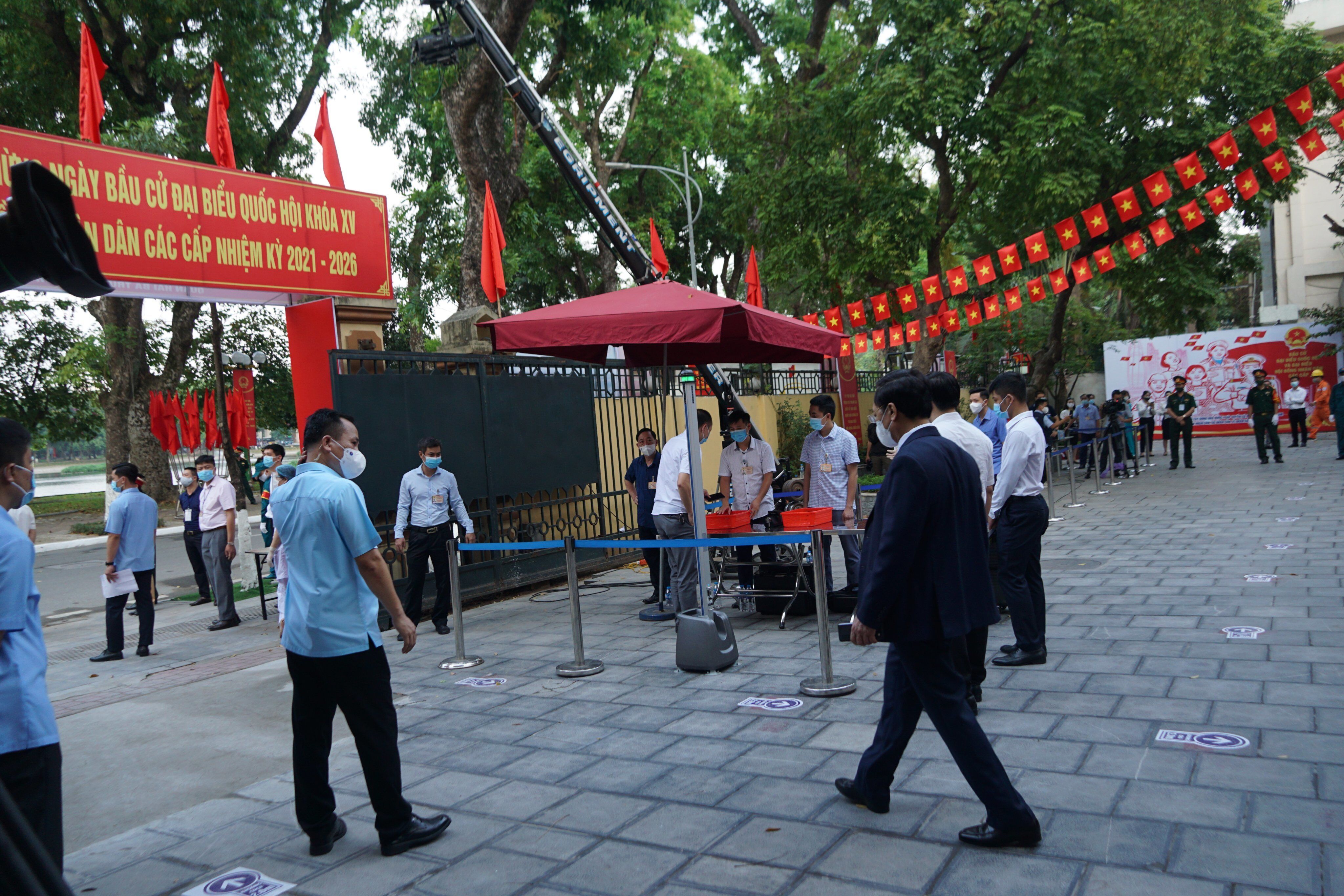 Từ s&aacute;ng sớm c&ocirc;ng t&aacute;c đảm bảo an ninh v&agrave; ph&ograve;ng chống dịch Covid-19 đ&atilde; được ban tổ chức thực hiện nghi&ecirc;m t&uacute;c.