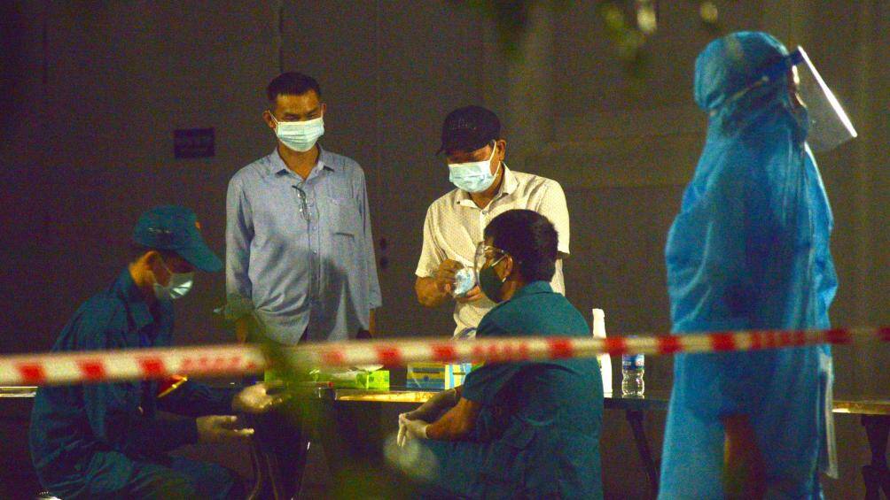 UBND phường Đại Kim đề nghị gia đ&igrave;nh n&agrave;o c&oacute; nhu cầu về thực phẩm, c&oacute; thể li&ecirc;n hệ với lực lượng chức năng phường hoặc ban quản l&yacute; t&ograve;a nh&agrave;.