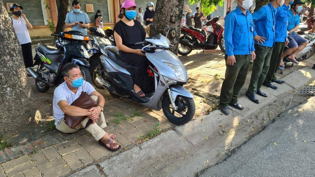 C&aacute;c th&iacute; sinh sẽ thi 3 m&ocirc;n lần lượt l&agrave; Ngữ Văn, Ngoại ngữ v&agrave; To&aacute;n. Trong đ&oacute;, To&aacute;n v&agrave; Ngữ Văn thi v&agrave;o buổi s&aacute;ng thời gian l&agrave;m b&agrave;i 120 ph&uacute;t, bắt đầu l&agrave;m b&agrave;i từ 8 giờ. Buổi chiều thi Ngoại ngữ (60 ph&uacute;t), bắt đầu l&agrave;m b&agrave;i từ 15 giờ.