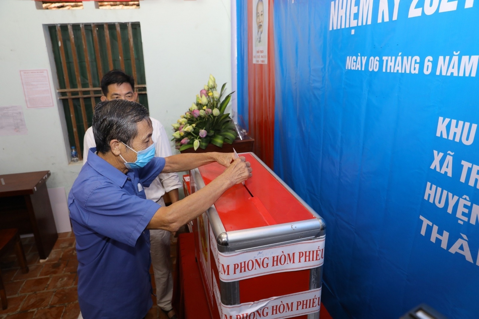 &Ocirc;ng L&ecirc; Xu&acirc;n Th&agrave;nh cũng cho biết, tới 11h30' trưa nay, tỷ lệ cử tri đ&atilde; đi bỏ phiếu lại l&agrave; tr&ecirc;n 80%