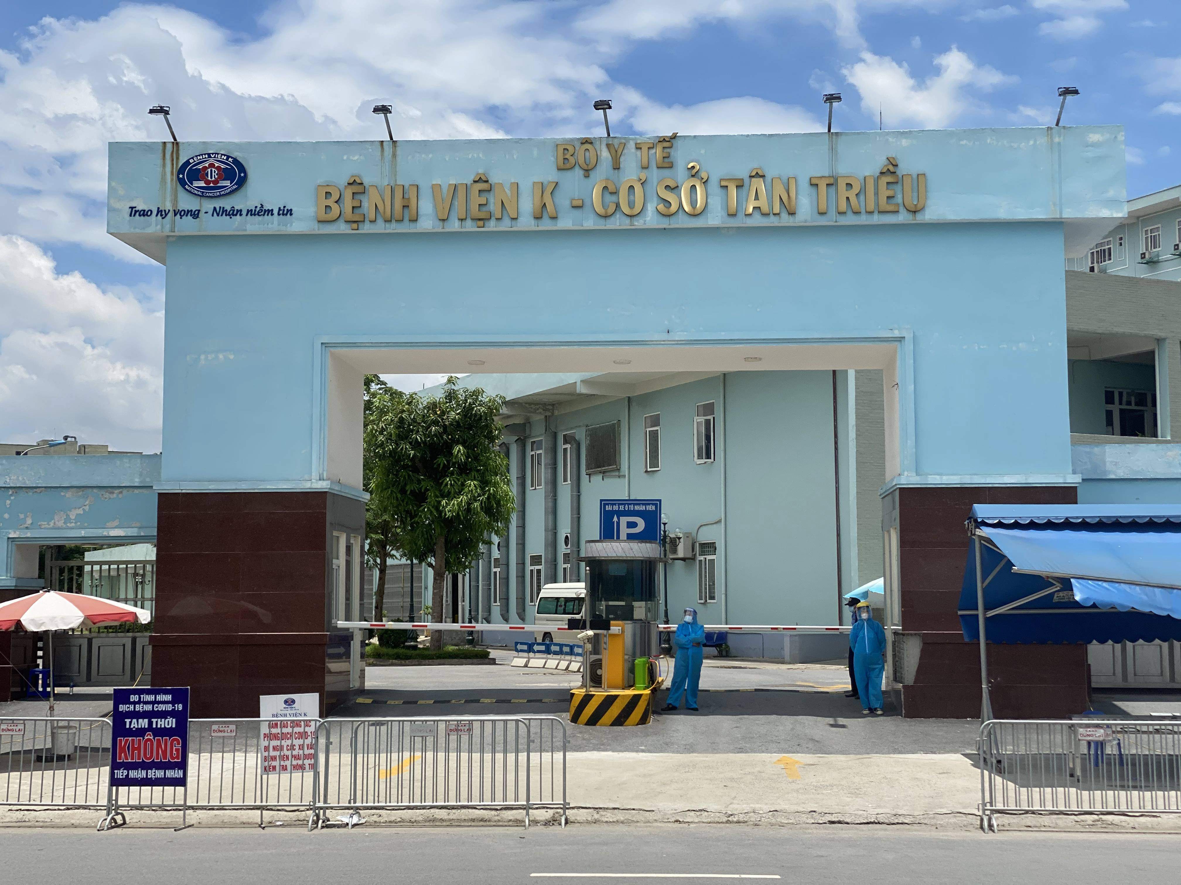 PGS.TS Lương Ngọc Khu&ecirc;, Cục trưởng Cục Quản l&yacute; Kh&aacute;m chữa bệnh, Bộ Y tế đ&aacute;nh gi&aacute; cao những nỗ lực, quyết t&acirc;m của Bệnh viện K T&acirc;n Triều trong c&ocirc;ng t&aacute;c ph&ograve;ng, chống dịch Covid-19.