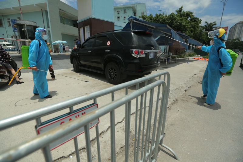 PGS.TS Lương Ngọc Khu&ecirc; đề nghị, Bệnh viện K sau khi dỡ bỏ phong tỏa cơ sở T&acirc;n Triều sớm từng bước tổ chức triển khai hoạt động, đảm bảo 2 mục ti&ecirc;u: Ph&ograve;ng chống dịch v&agrave; n&acirc;ng cao chất lượng c&ocirc;ng t&aacute;c kh&aacute;m chữa bệnh, đ&aacute;p ứng nhu cầu đang cấp thiết của h&agrave;ng ng&agrave;n người bệnh v&agrave; nh&acirc;n d&acirc;n.