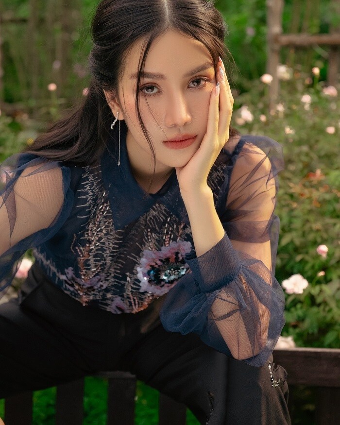 Hiện tại, c&ocirc; đang thử sức với lĩnh vực MC v&agrave; c&oacute; &yacute; định &ldquo;lấn s&acirc;n&rdquo; sang sự nghiệp Bi&ecirc;n tập vi&ecirc;n truyền h&igrave;nh.