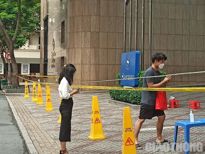 Kh&aacute;ch sạn Sheraton nghi người nhiễm Covid-19 