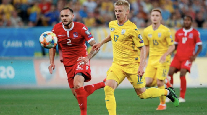 Zinchenko sẽ gi&uacute;p Ukraina đ&aacute;nh bại Bắc Macedonia