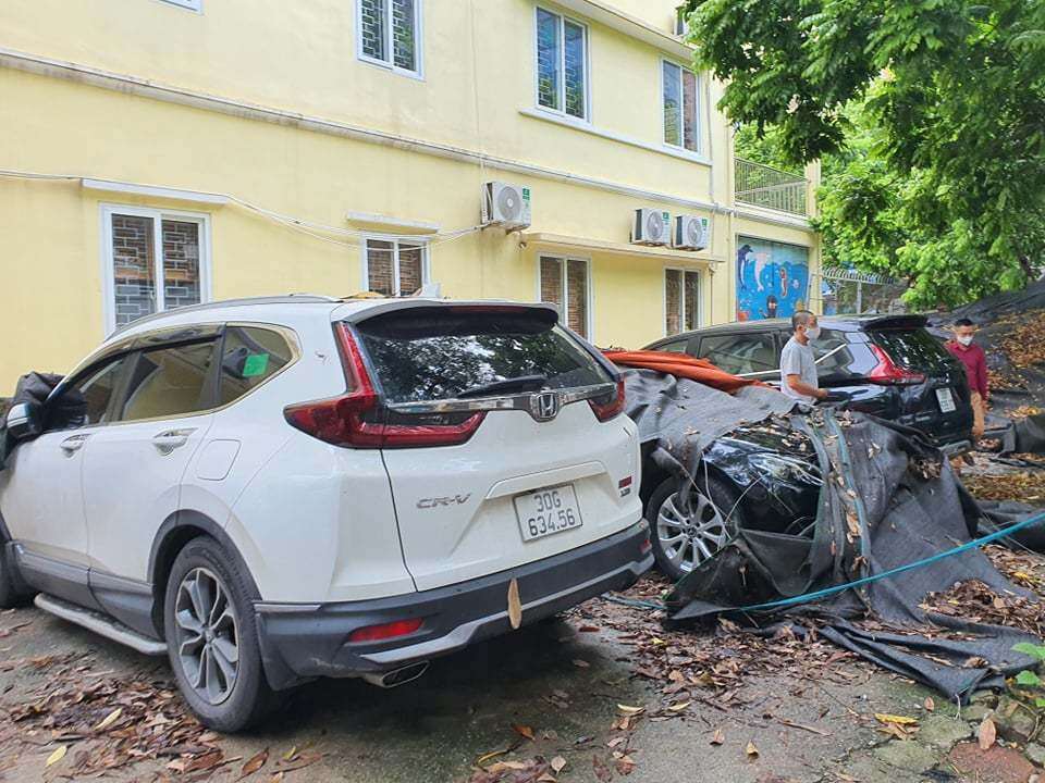 C&aacute;c chủ xe bần thần trước tai họa bất ngờ ập tới