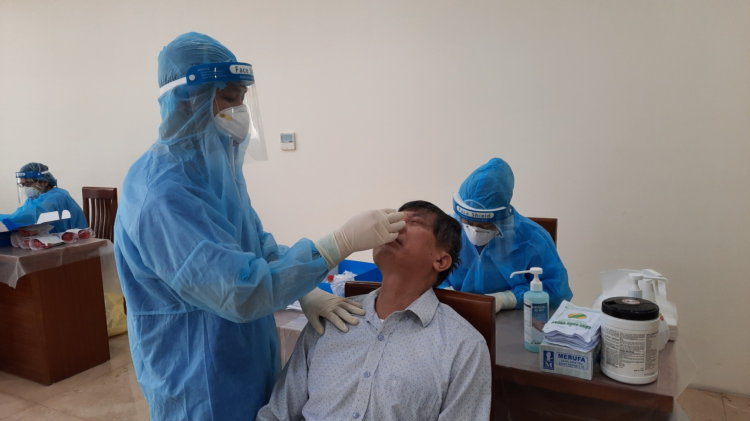 Phương ph&aacute;p x&eacute;t nghiệm được thực hiện cho những người người tham gia kỳ họp thứ nhất Quốc hội kh&oacute;a XV l&agrave; lấy dịch tỵ hầu