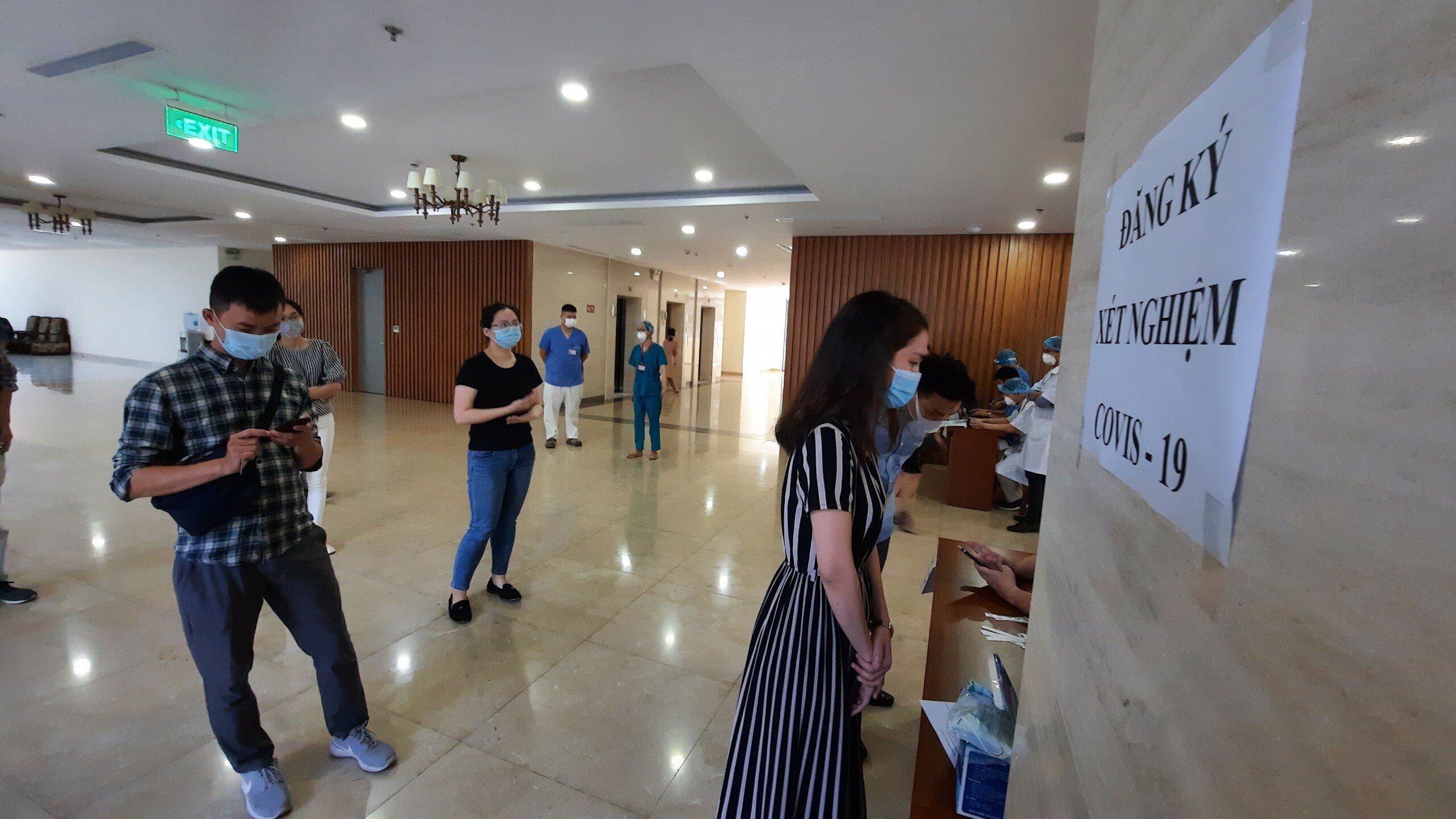 Theo th&ocirc;ng b&aacute;o, đối tượng x&eacute;t nghiệm bao gồm: Đại biểu Quốc hội; kh&aacute;ch mời cấp cao, đo&agrave;n ngoại giao, c&aacute;c trưởng đại diện tổ chức quốc tế tại H&agrave; Nội; c&aacute;n bộ, c&ocirc;ng chức, vi&ecirc;n chức v&agrave; người lao động Văn ph&ograve;ng Quốc hội; c&aacute;n bộ, c&ocirc;ng chức, vi&ecirc;n chức Văn ph&ograve;ng Đo&agrave;n đại biểu Quốc hội c&aacute;c tỉnh, Th&agrave;nh phố trực thuộc Trung ương phục vụ kỳ họp; đội ngũ an ninh, nh&acirc;n vi&ecirc;n phục vụ tại nơi họp v&agrave; c&aacute;c điểm ăn nghỉ của đại biểu Quốc hội; dự th&iacute;nh, cộng t&aacute;c vi&ecirc;n, đội ngũ phục vụ của c&aacute;c Bộ, ban, ng&agrave;nh; ph&oacute;ng vi&ecirc;n b&aacute;o ch&iacute; tham dự v&agrave; đưa tin&hellip;