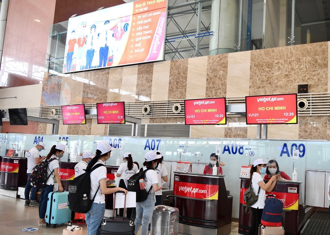 Với tinh thần chung sức, đồng lòng cả nước cùng chống dịch, các đoàn y bác sĩ khắp cả nước thời gian qua đã liên tục tới các điểm nóng của dịch bệnh như: Vĩnh Phúc, Hải Dương, Bắc Giang, Đà Nẵng và giờ là TP.HCM.