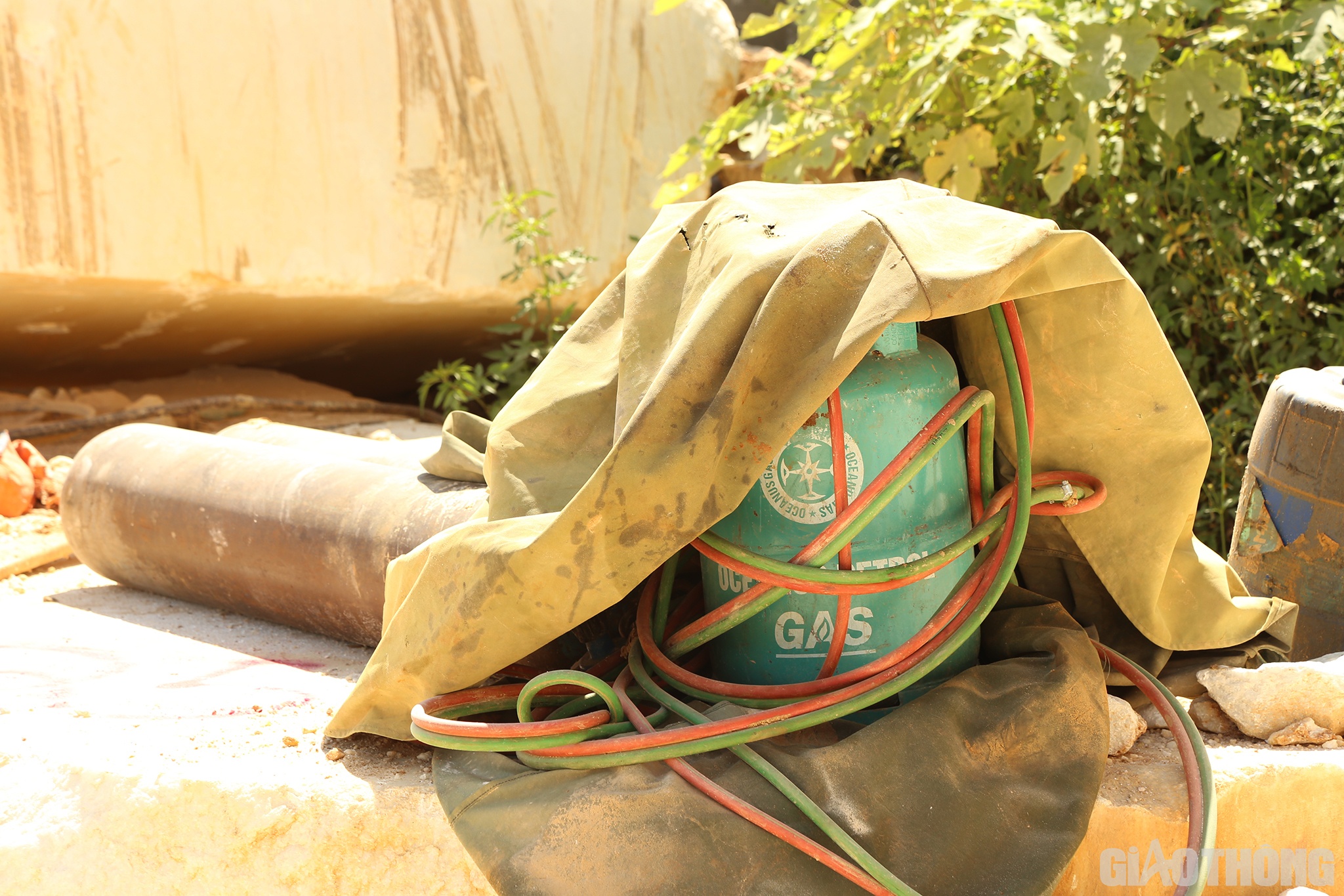 V&agrave; tất nhi&ecirc;n l&agrave; kh&ocirc;ng thể thiếu c&aacute;c loại thiết bị phụ trợ kh&aacute;c như b&igrave;nh ga, b&igrave;nh kh&iacute;....