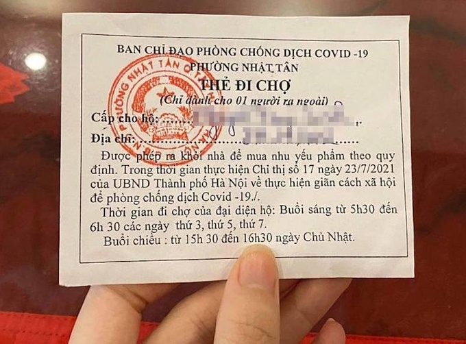 Phiếu đi chợ được ph&acirc;n chia khung giờ nhất định theo ng&agrave;y chẵn hoặc lẻ v&agrave; Chủ nhật, nhằm để c&aacute;c hộ d&acirc;n lu&acirc;n phi&ecirc;n nhau đi chợ, tr&aacute;nh dồn đ&ocirc;ng người v&agrave;o một thời điểm. Thời gian giới hạn đi chợ l&agrave; 1 giờ.