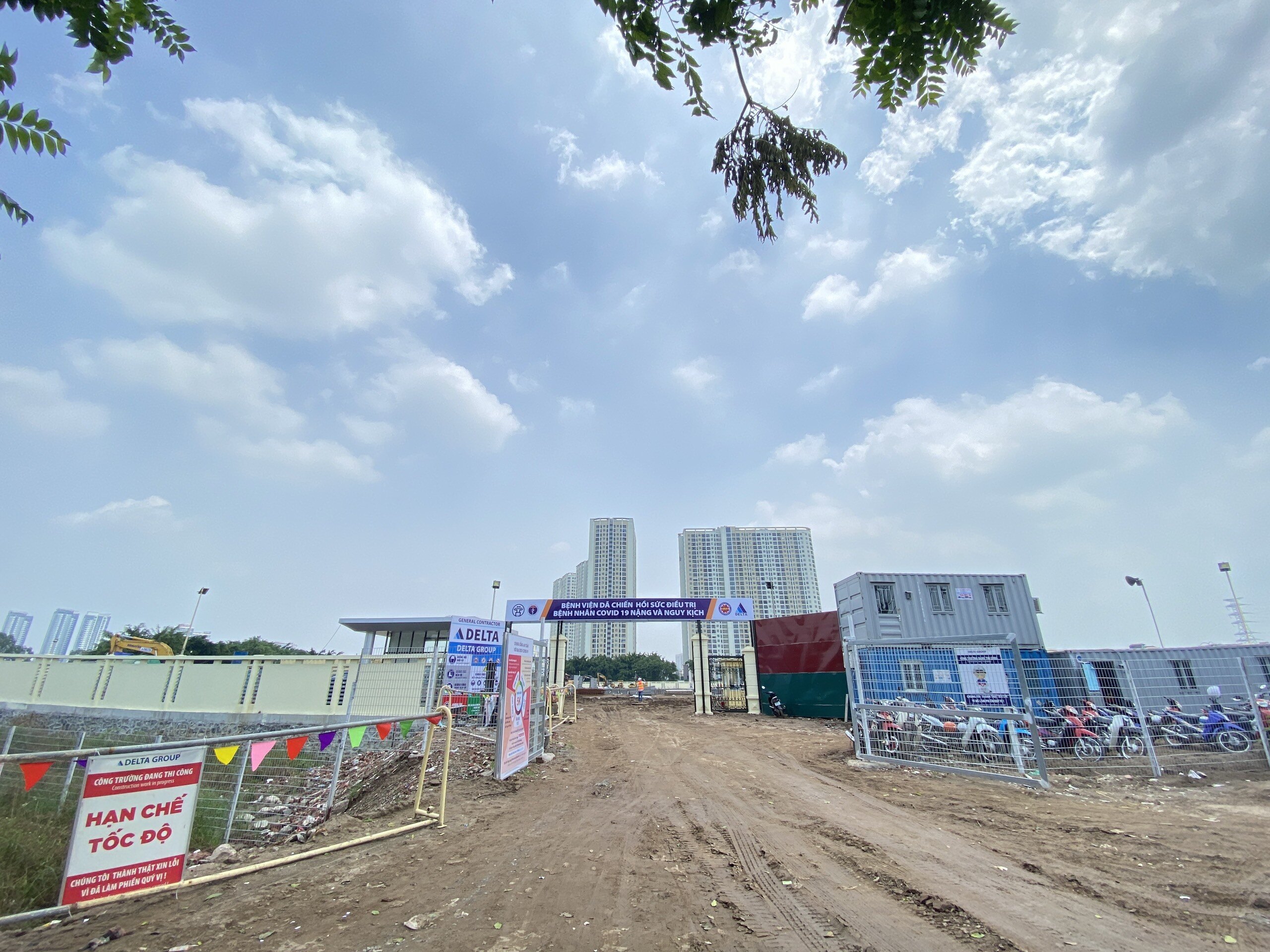 Bệnh viện d&atilde; chiến quy m&ocirc; lớn n&agrave;y bắt đầu x&acirc;y dựng từ ng&agrave;y 24/7.
