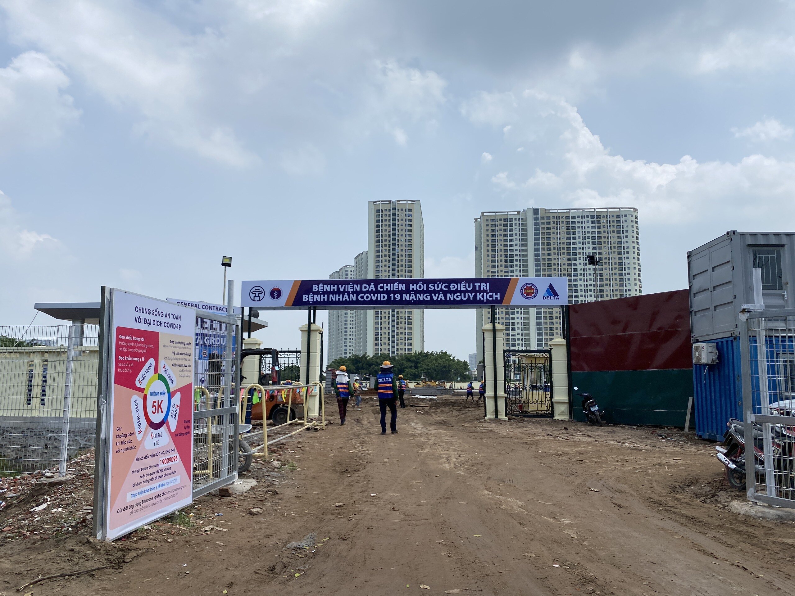 Bệnh viện d&atilde; chiến của H&agrave; Nội dự kiến ho&agrave;n th&agrave;nh trước 30/8/2021 v&agrave; đưa v&agrave;o sử dụng. Bệnh viện sẽ tiếp nhận điều trị cho bệnh nh&acirc;n Covid-19 nặng v&agrave; nguy kịch tr&ecirc;n địa b&agrave;n Thủ đ&ocirc;.