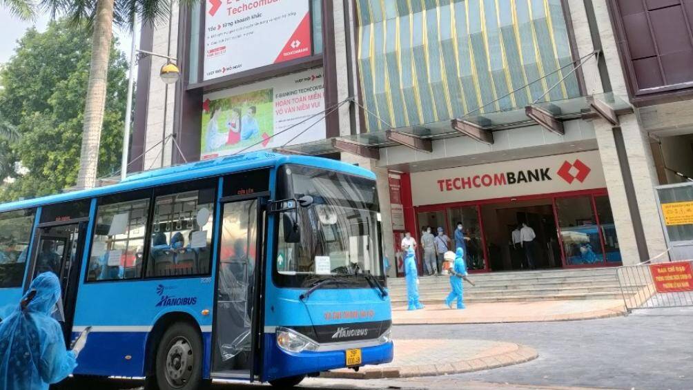 Trong trường hợp cần thiết, số lượng phương tiện c&oacute; thể được huy động th&ecirc;m). To&agrave;n bộ phương tiện, lực lượng l&aacute;i xe, nh&acirc;n vi&ecirc;n điều h&agrave;nh được trưng dụng đầy đủ, sẵn s&agrave;ng tham gia vận chuyển c&ocirc;ng d&acirc;n ngay khi c&oacute; y&ecirc;u cầu từ c&aacute;c cơ quan chức năng.