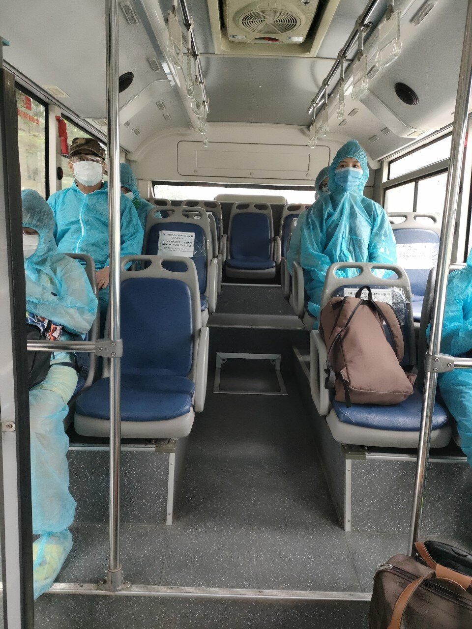 Trong ng&agrave;y h&ocirc;m qua (29/7), 4 xe bu&yacute;t của Transerco đ&atilde; ho&agrave;n th&agrave;nh vận chuyển 61 c&ocirc;ng d&acirc;n F1 từ Trung t&acirc;m Y tế quận Ho&agrave;ng Mai đến khu c&aacute;ch ly tập trung tại Khu nh&agrave; ở sinh vi&ecirc;n Ph&aacute;p V&acirc;n - Tứ Hiệp (quận Ho&agrave;ng Mai).