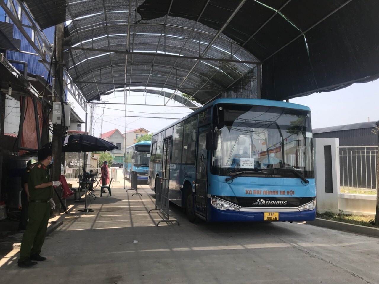 L&atilde;nh đạo Transerco cho biết đ&atilde; chuẩn bị đầy đủ phương tiện (xe bu&yacute;t), nh&acirc;n vi&ecirc;n điều h&agrave;nh v&agrave; C&ocirc;ng nh&acirc;n l&aacute;i xe để đảm bảo thực hiện nhiệm vụ theo đ&uacute;ng phương &aacute;n.