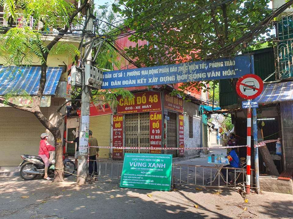 Tại c&aacute;c "v&ugrave;ng xanh"  n&agrave;y, tất cả người lạ ra v&agrave;o đều phải khai b&aacute;o y tế, thực hiện nghi&ecirc;m nguy&ecirc;n tắc 5K, người vận chuyển h&agrave;ng h&oacute;a đến chỉ được giao tại b&agrave;n chốt trực, kh&ocirc;ng đưa trực tiếp v&agrave;o nh&agrave; d&acirc;n.