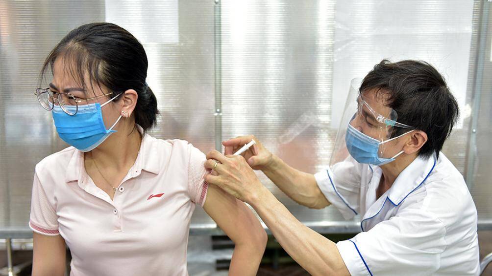 Vaccine lần n&agrave;y ti&ecirc;m cho người d&acirc;n l&agrave; loại AstraZeneca.