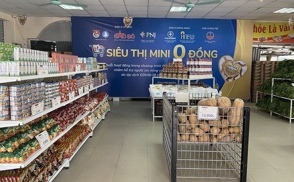 Trao đổi với b&aacute;o ch&iacute;, &ocirc;ng L&ecirc; Hồng D&acirc;n, Ph&oacute; gi&aacute;m đốc Sở LĐ-TB&XH TP H&agrave; Nội cho biết, t&iacute;nh đến ng&agrave;y 12/8, to&agrave;n th&agrave;nh phố đ&atilde; duyệt chi kinh ph&iacute; hỗ trợ hơn 152 tỉ đồng v&agrave; thực hiện chi trả tr&ecirc;n 143 tỉ đồng cho lao động, doanh nghiệp gặp kh&oacute; khăn do dịch Covid-19 theo Nghị quyết 68 của Ch&iacute;nh phủ.