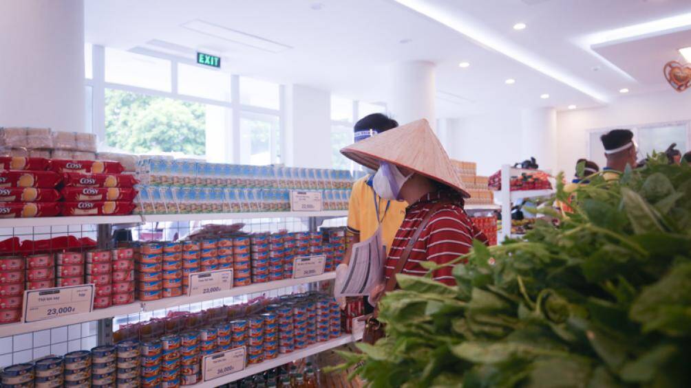 Một số "si&ecirc;u thị 0 đồng" như tại Trung t&acirc;m Thể thao văn ho&aacute; phường Xu&acirc;n La (số 9 ng&otilde; 28 đường Xu&acirc;n La, T&acirc;y Hồ), tại phường Đức Thắng (Bắc Từ Li&ecirc;m) v&agrave; phường B&aacute;ch Khoa (Hai B&agrave; Trưng).