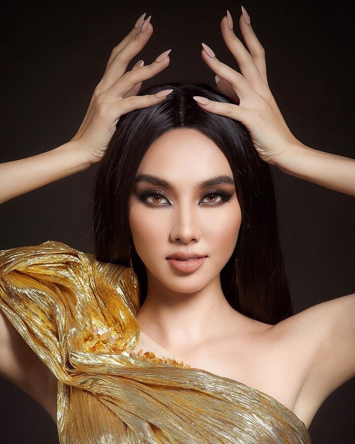 Đại diện Việt Nam tại Hoa hậu H&ograve;a b&igrave;nh quốc tế năm nay l&agrave; Nguyễn Th&uacute;c Th&ugrave;y Ti&ecirc;n, sinh năm 1998. C&ocirc; cao 170 cm, số đo 83-62-93. Th&ugrave;y Ti&ecirc;n từng l&agrave; &Aacute; kh&ocirc;i 1 Hoa kh&ocirc;i Nam bộ 2017, Top 5 Hoa hậu Việt Nam 2018.