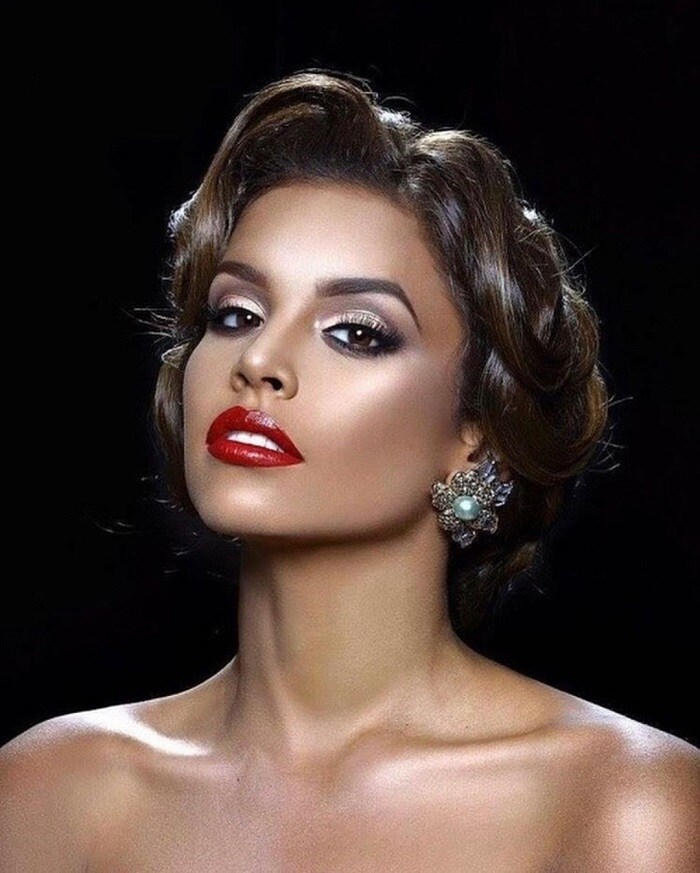 Massiel Alejandra Llamas đại diện cho Panama. C&ocirc; cao 1m71, đang l&agrave; phi c&ocirc;ng. C&ocirc; l&agrave; Nữ ho&agrave;ng của Lễ hội h&oacute;a trang Panama &ndash; lễ hội lớn nhất nước n&agrave;y.