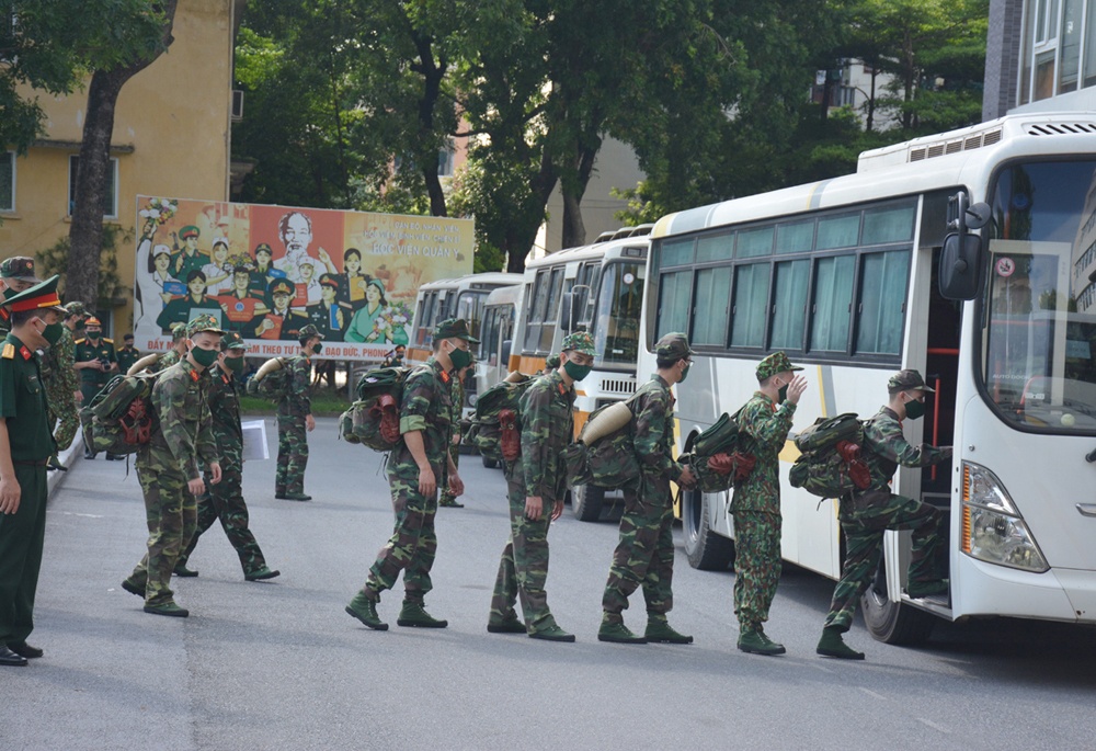 Để ho&agrave;n th&agrave;nh tốt nhiệm vụ phức tạp, c&oacute; nhiều điểm mới so với c&aacute;c đo&agrave;n trước, Trung tướng Đỗ Quyết y&ecirc;u cầu, c&aacute;c th&agrave;nh vi&ecirc;n đo&agrave;n c&ocirc;ng t&aacute;c phải chấp h&agrave;nh nghi&ecirc;m kỷ luật Qu&acirc;n đội, tu&acirc;n thủ sự chỉ đạo, điều h&agrave;nh của cấp tr&ecirc;n. Qu&aacute; tr&igrave;nh thực hiện nhiệm vụ, phải n&ecirc;u cao tinh thần, th&aacute;i độ phục vụ, hết mực y&ecirc;u thương, quan t&acirc;m, chia sẻ, động vi&ecirc;n người bệnh an t&acirc;m điều trị, hợp t&aacute;c với c&aacute;c thầy thuốc.