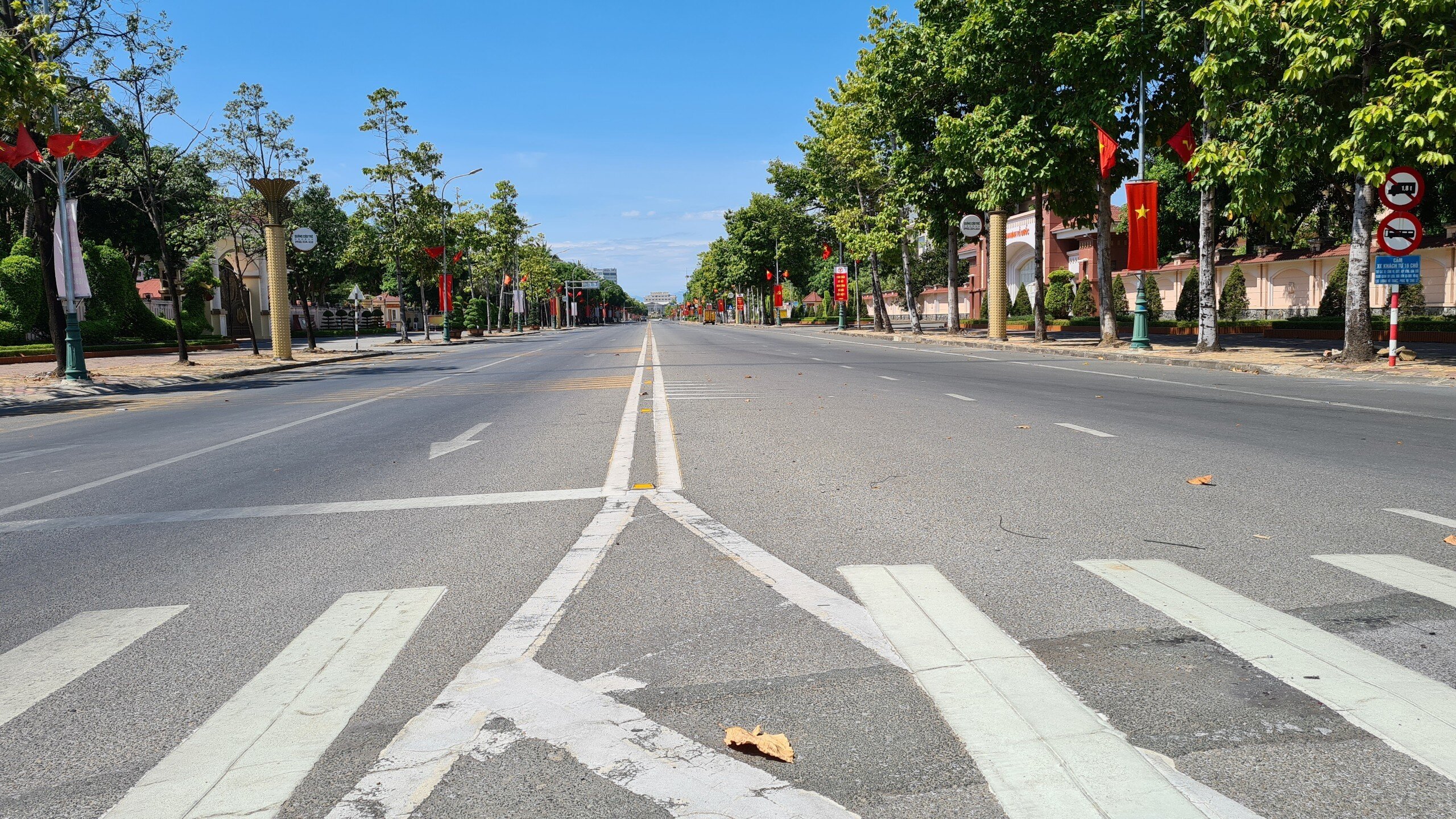 Con đường trước cửa Tỉnh ủy, UBND tỉnh v&agrave; C&ocirc;ng an Tỉnh