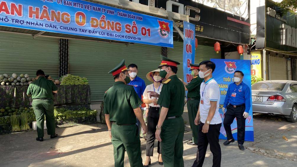 Gian h&agrave;ng 0 đồng được lập ra với sự phối hợp 3 b&ecirc;n giữa Bộ chỉ huy Qu&acirc;n sự tỉnh nghệ an, Th&agrave;nh đo&agrave;n, Ủy ban Mặt trận tổ quốc TP Vinh