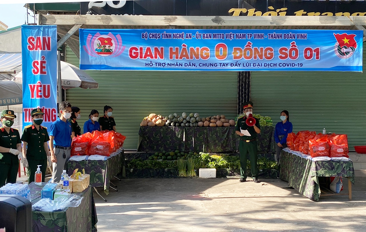 Trong bối cảnh dịch bệnh phức tạp v&agrave; gi&atilde;n c&aacute;ch x&atilde; hội k&eacute;o d&agrave;i, 3 gian h&agrave;ng thiết yếu cung cấp thực phẩm 0 đồng đ&atilde; được lập ra ở TP Vinh