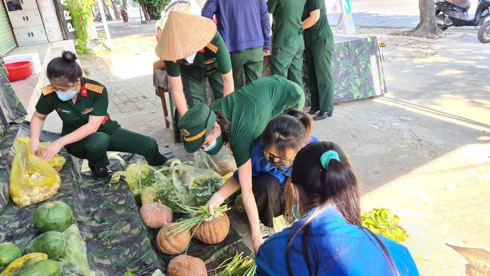 "Hiện tại ch&uacute;ng t&ocirc;i đang k&ecirc;u gọi c&aacute;c tổ chức, c&aacute; nh&acirc;n ủng hộ th&ecirc;m cho c&aacute;c gian h&agrave;ng 0 đồng để c&oacute; thể cấp ph&aacute;t cho nhiều người d&acirc;n hơn"- anh Th&aacute;i cho biết.