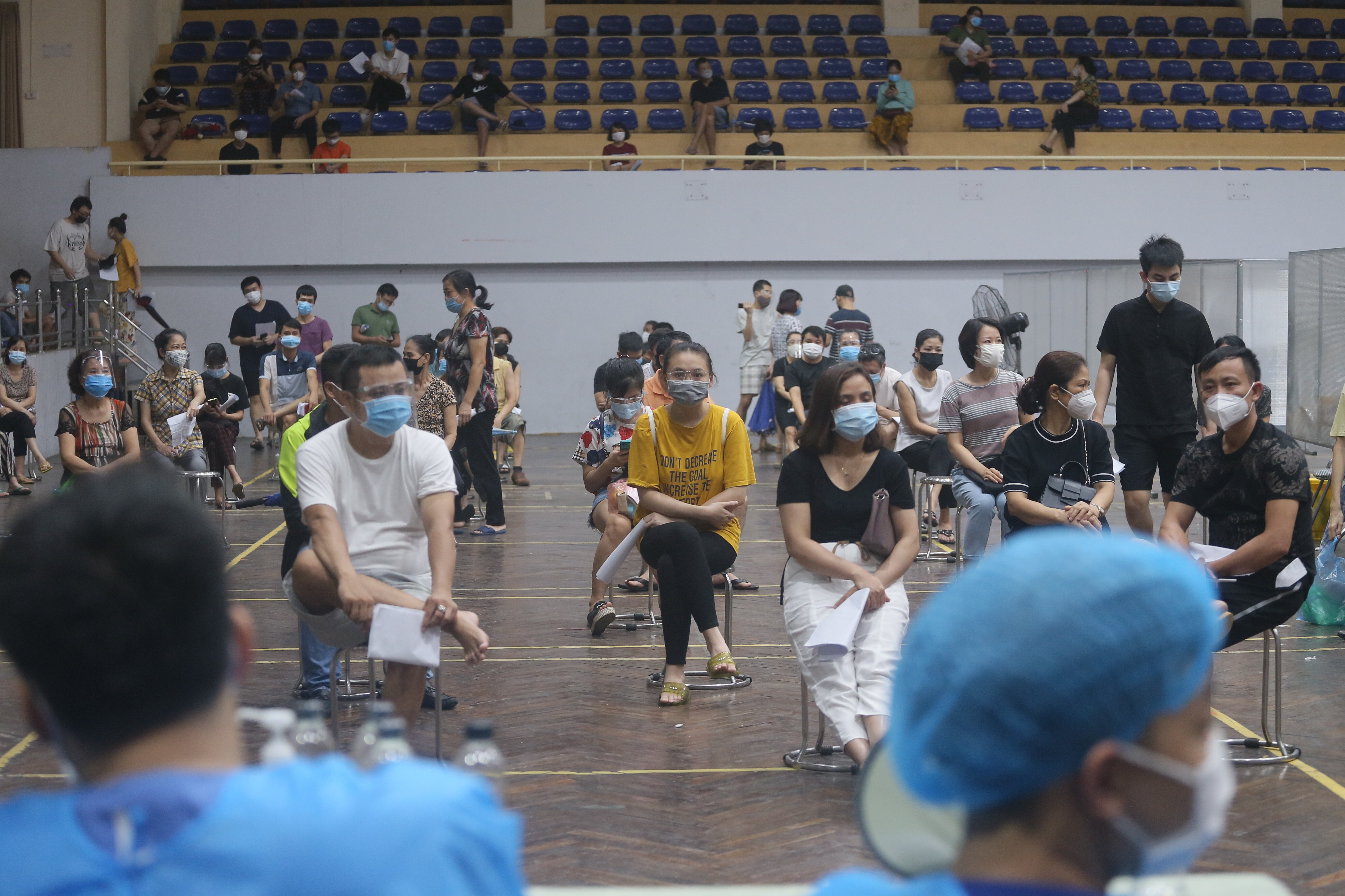 Theo b&agrave; Trần Thị Nhị H&agrave;, Gi&aacute;m đốc Sở Y tế H&agrave; Nội, ri&ecirc;ng trong ng&agrave;y 6/9, ng&agrave;nh Y tế th&agrave;nh phố đ&atilde; triển khai ti&ecirc;m 103.198 mũi vaccine. Đ&acirc;y l&agrave; số lượng ti&ecirc;m trong một ng&agrave;y cao nhất kể từ khi th&agrave;nh phố bắt đầu tổ chức ti&ecirc;m vaccine Covid-19.