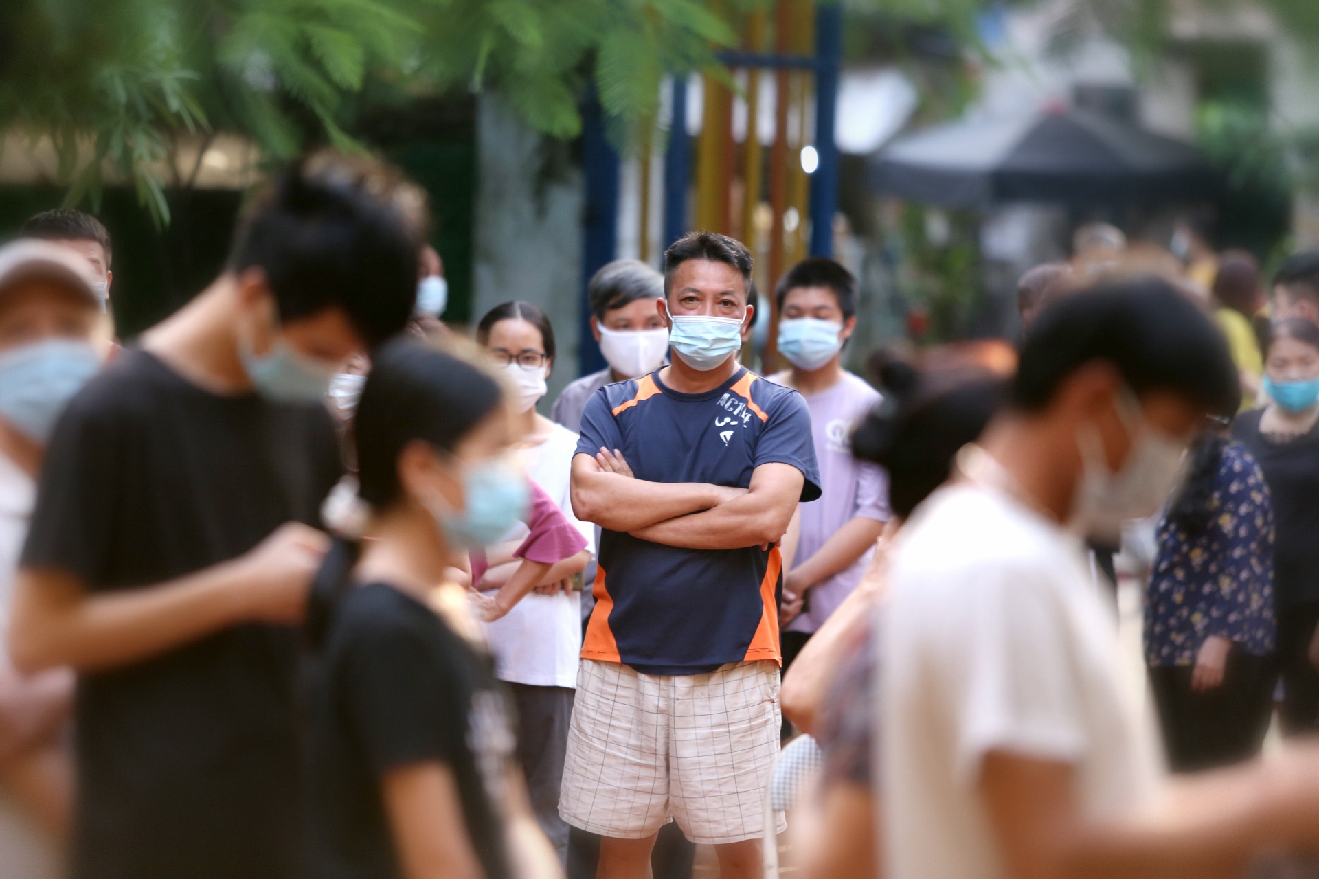 Những người d&acirc;n đến x&eacute;t nghiệm đều ủng hộ chủ trương test to&agrave;n bộ số d&acirc;n của TP H&agrave; Nội.