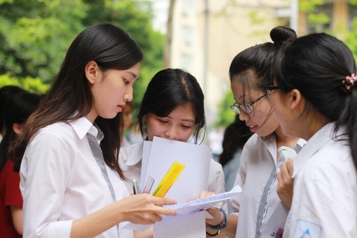 điểm s&agrave;n đại học 2021