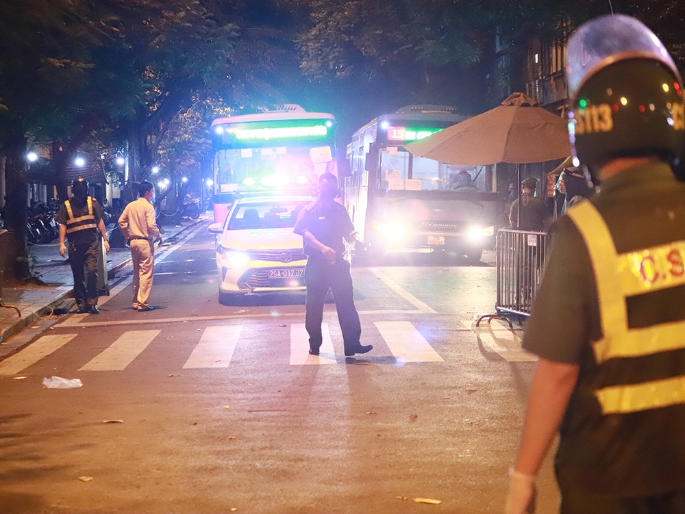 Từ s&aacute;ng 30/9 đến tối 2/10, Trung t&acirc;m Kiểm so&aacute;t bệnh tật (CDC) H&agrave; Nội ghi nhận 29 người dương t&iacute;nh SARS-CoV-2 li&ecirc;n quan Bệnh viện Hữu nghị Việt Đức. Trong đ&oacute;, 23 người tại H&agrave; Nội v&agrave; 6 người tại 4 tỉnh, th&agrave;nh kh&aacute;c nhau.