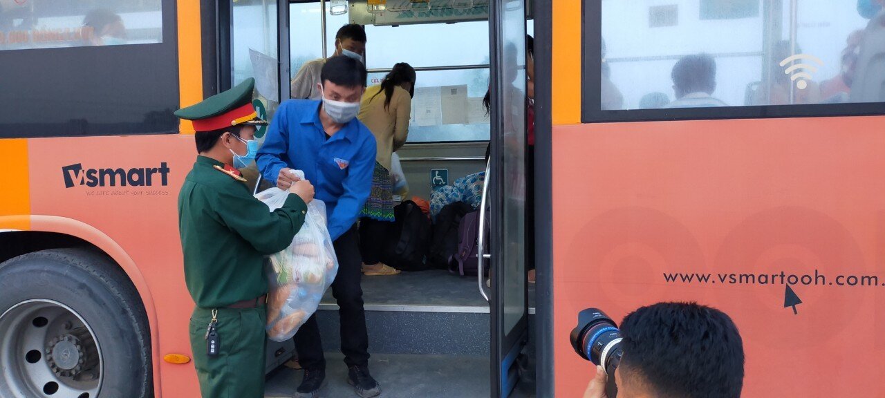 Đối với người d&acirc;n thuộc H&agrave; Nội, xe bu&yacute;t sẽ đưa về c&aacute;c địa phương c&aacute;ch ly theo quy định.