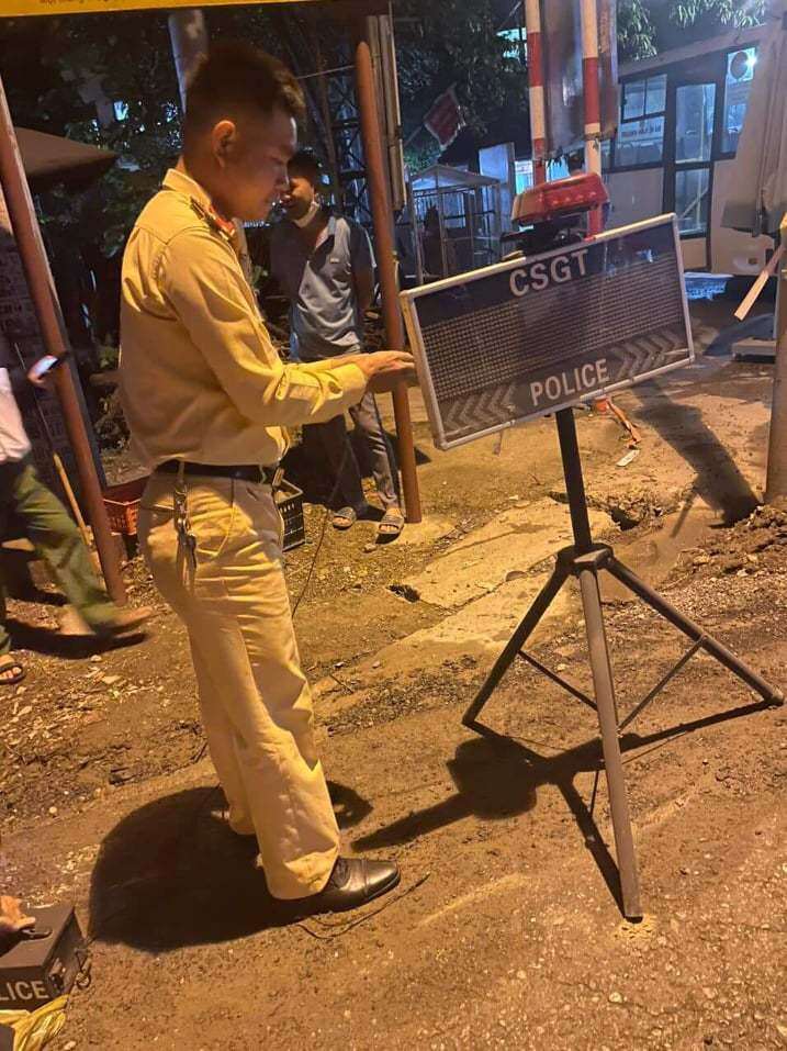 Ngày 15/10, khi dịch bệnh cơ bản được kiểm soát, triển khai "bình thường mới", Hà Nội tạm rút Chốt kiểm dịch số 8 kiểm soát người ra vào cửa ngõ thành phố trên cao tốc Hà Nội - Hải Phòng.