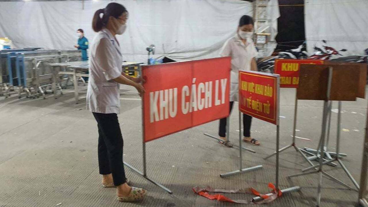 Ngay sau đó, Công an TP Hà Nội đã có chỉ đạo, yêu cầu các lực lượng tại chốt trực tiến hành kiểm kê tài sản, thu dọn các chốt kiểm soát cửa ngõ Thủ đô.