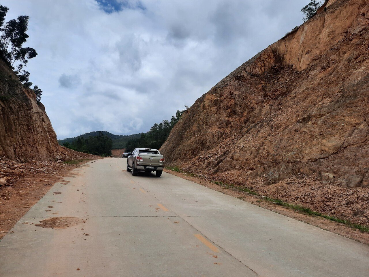 Tuyến đường hành hương Yên Tử - Hồ Thiên - Ngọa Vân có tổng mức đầu tư hơn 640 tỷ đồng, từ nguồn hỗ trợ của Trung ương, ngân sách tỉnh Quảng Ninh và các nguồn khác. Dự án do Ban Quản lý đầu tư và xây dựng công trình trọng điểm tỉnh Quảng Ninh (nay là Ban Quản lý đầu tư xây dựng các công trình giao thông tỉnh Quảng Ninh) làm chủ đầu tư.